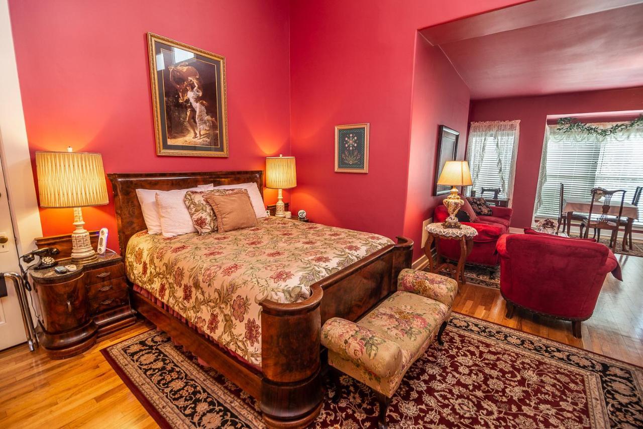 Deluxe Queen Suite