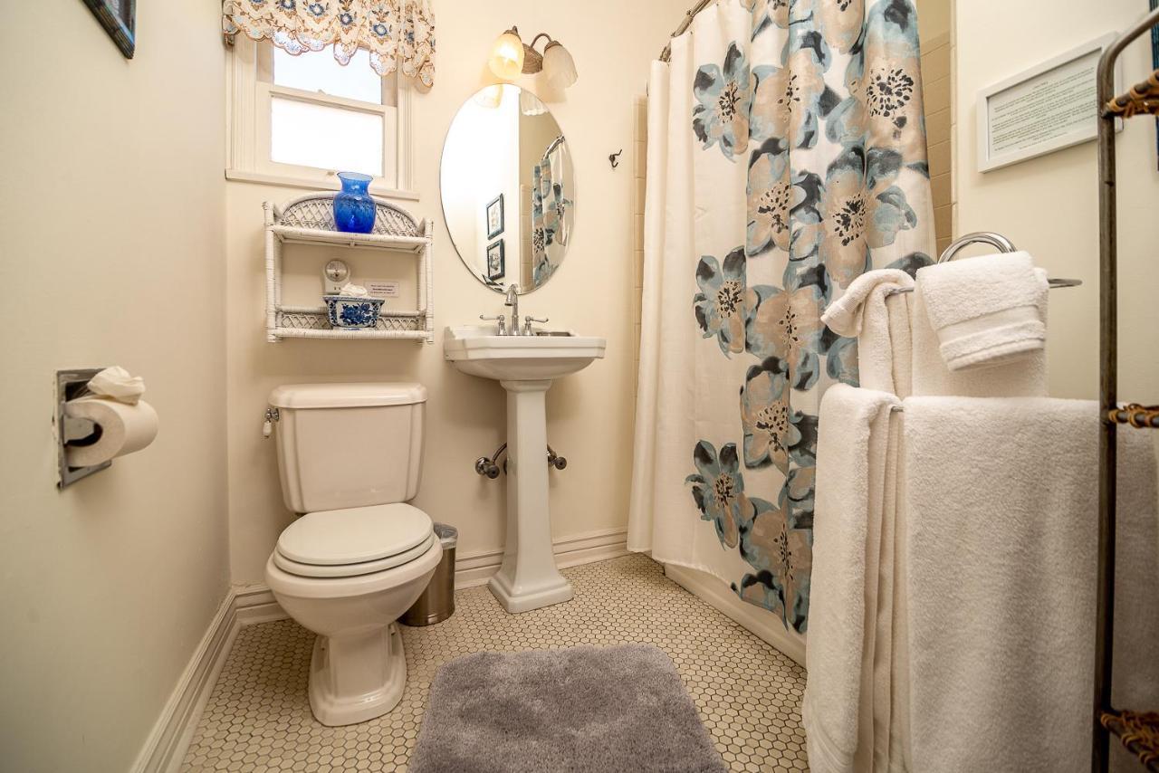 Standard Queen Room,1704939747:JPEG